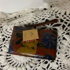 Patricia Nash Capri Leather Wristlet English Garden Print NWT